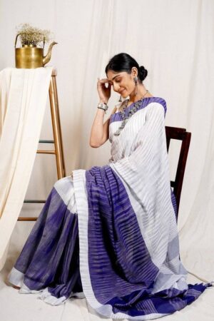 Traditional Handloom Blue Cotton Saree With Blouse Piece
