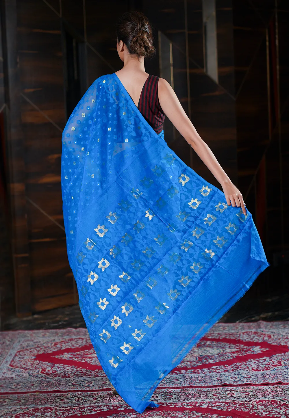 blue jamdani saree with self and gold floral woven motifs 5f463e788ea2a 1598439032