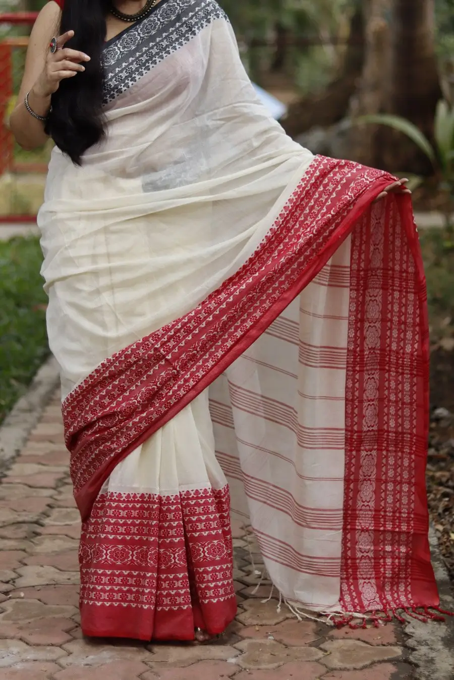Premium Quality Traditional White Color Begumpuri5