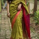 Premium Quality Green Color Handloom Cotton Sarees With Temple Border & Unstitched Blouse Piece