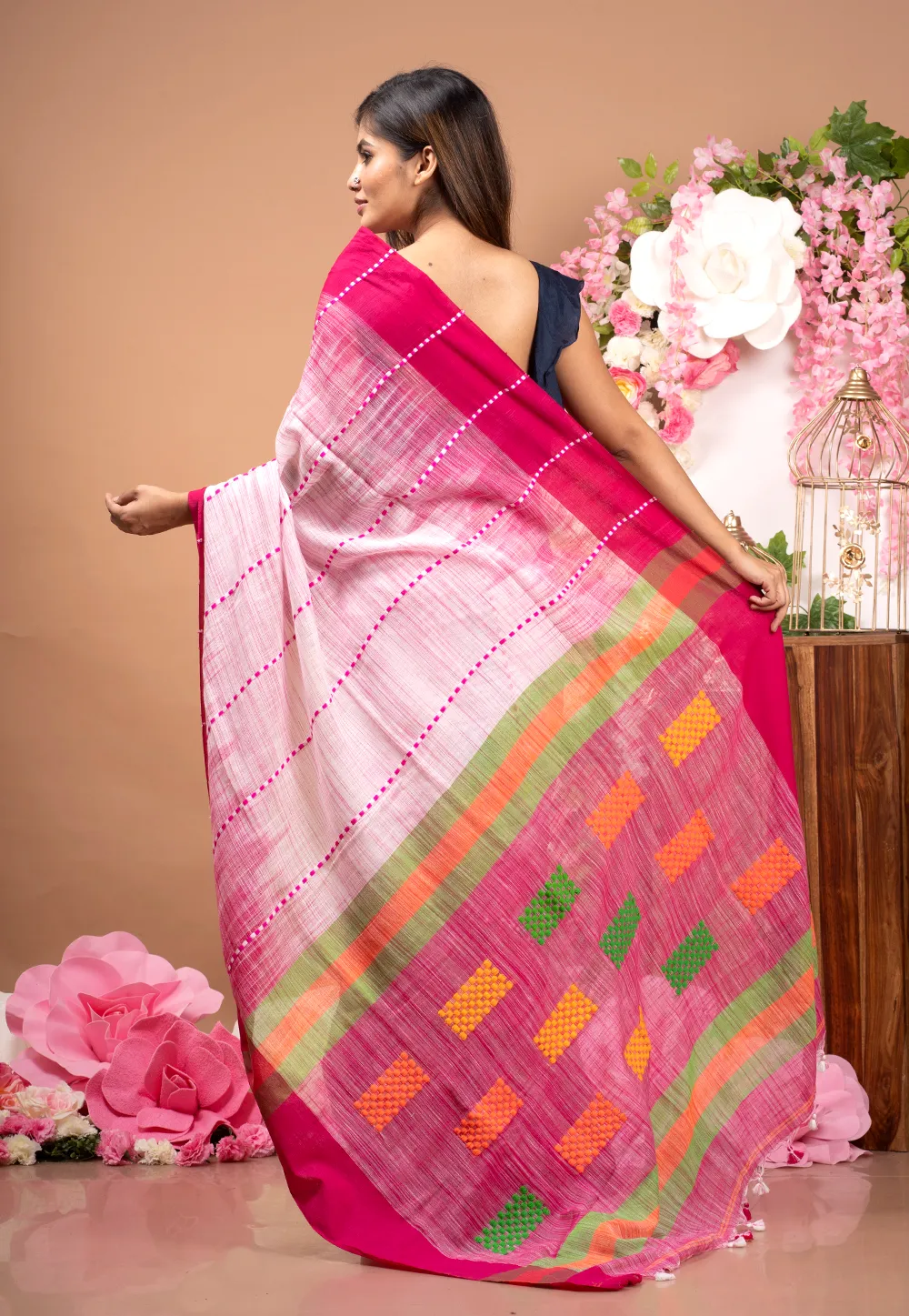 offwhite handloom saree with contrasting border multicolor motifs 602126f11bfe0 1612785393