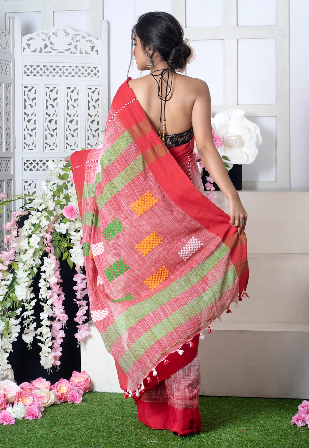 offwhite handloom saree with red border multicolor motifs 6024e2b69bb37 1613030070